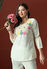 White Yoke Design Printed Casual Round-Neck Top With Trousers