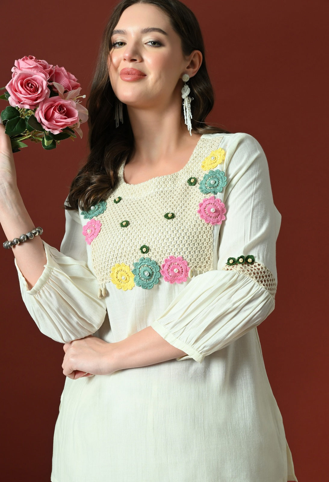 White Yoke Design Printed Casual Round-Neck Top With Trousers