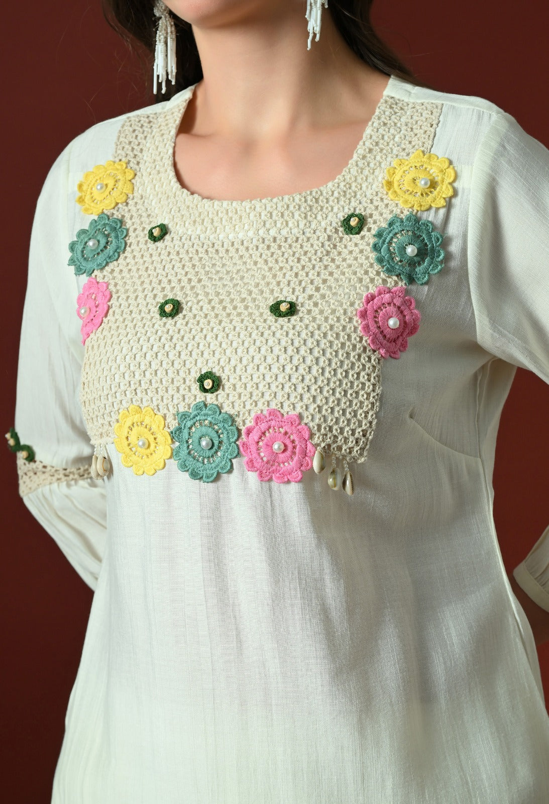 White Yoke Design Printed Casual Round-Neck Top With Trousers