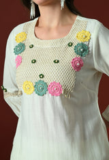 White Yoke Design Printed Casual Round-Neck Top With Trousers