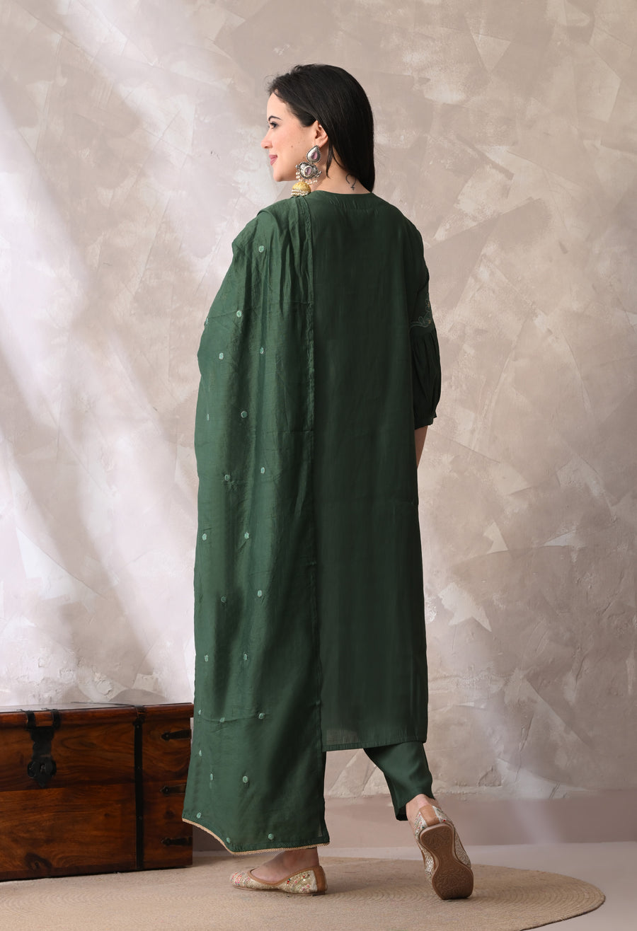Green Ethnic Motifs Embroidered Thread Work Kurta Trousers & Dupatta